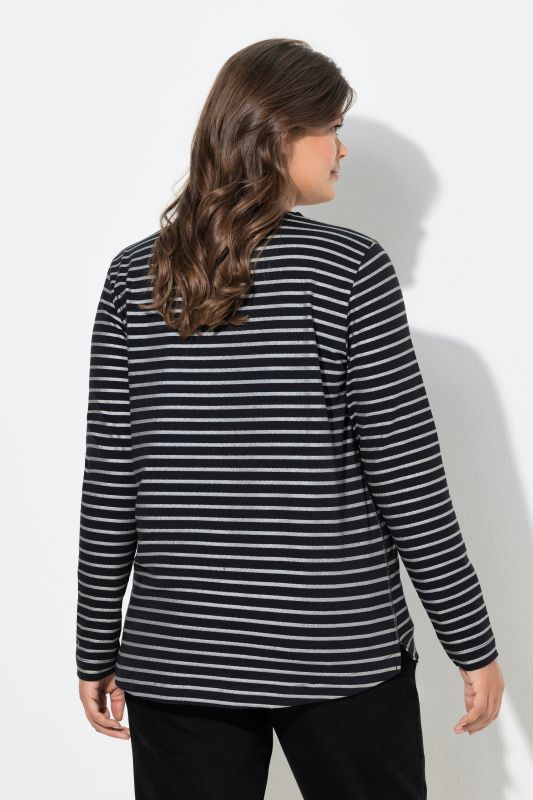 T-shirt rayé. Manches longues et col rond