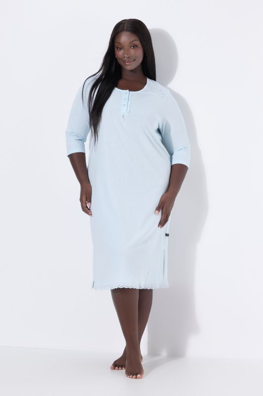 Chemise de nuit à col rond et manches 3/4, broderie ajourée et pli décoratif