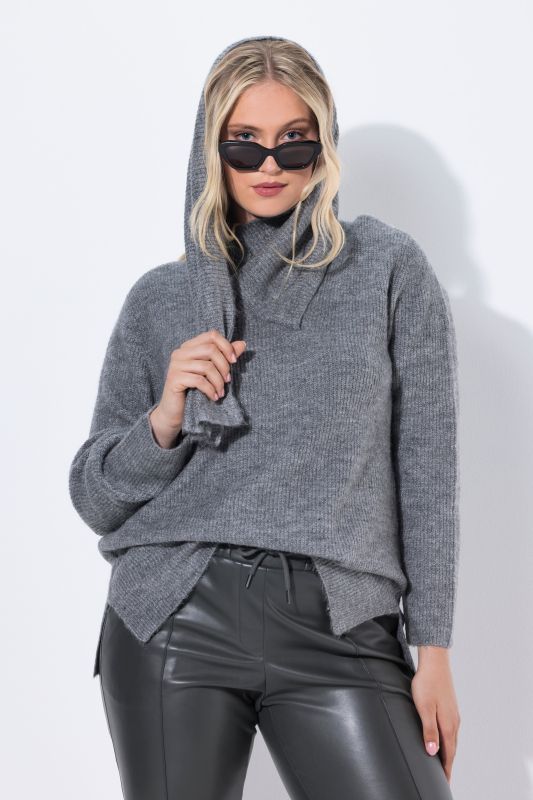 Pull en maille côtelée à manches longues et foulard intégré