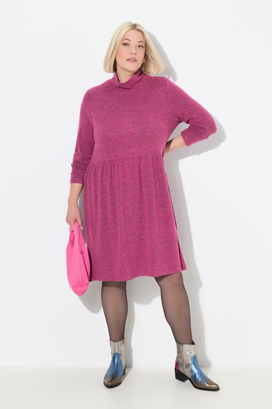 Robe en maille, manches longues et col montant, coupe évasée