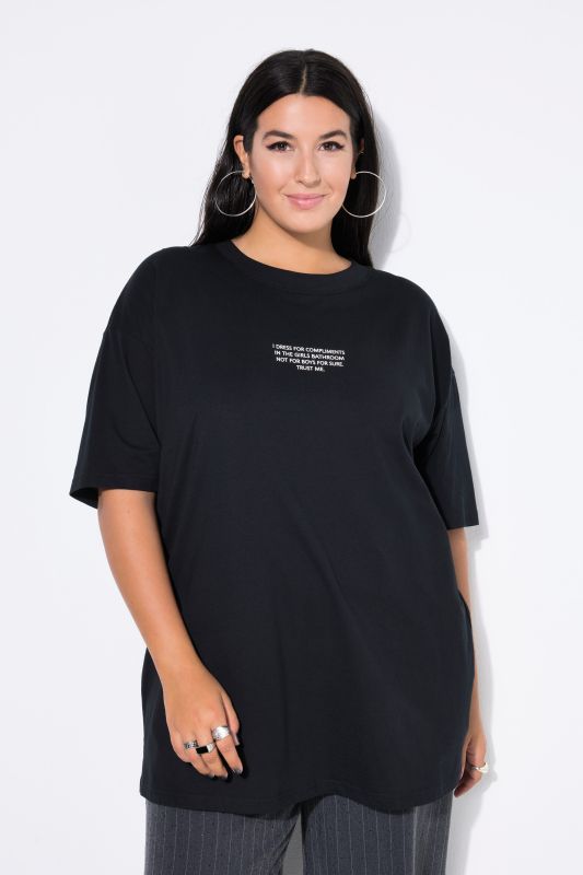T-shirt oversize, message imprimé et écusson dans le dos