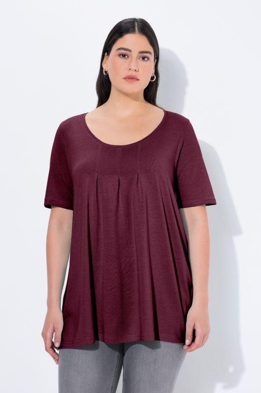 T-shirt en modal. Plis fantaisie, col rond et manches courtes. Coupe évasée
