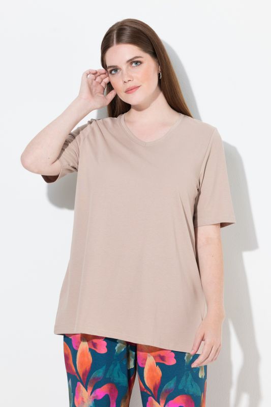 T-shirts en coton bio. Col en V et manches courtes. Lot de 2