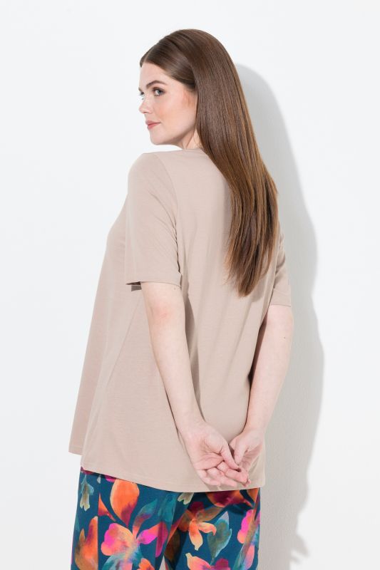 T-shirts en coton bio. Col en V et manches courtes. Lot de 2