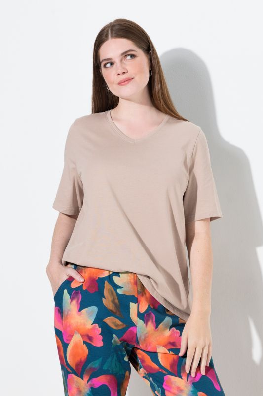 T-shirts en coton bio. Col en V et manches courtes. Lot de 2