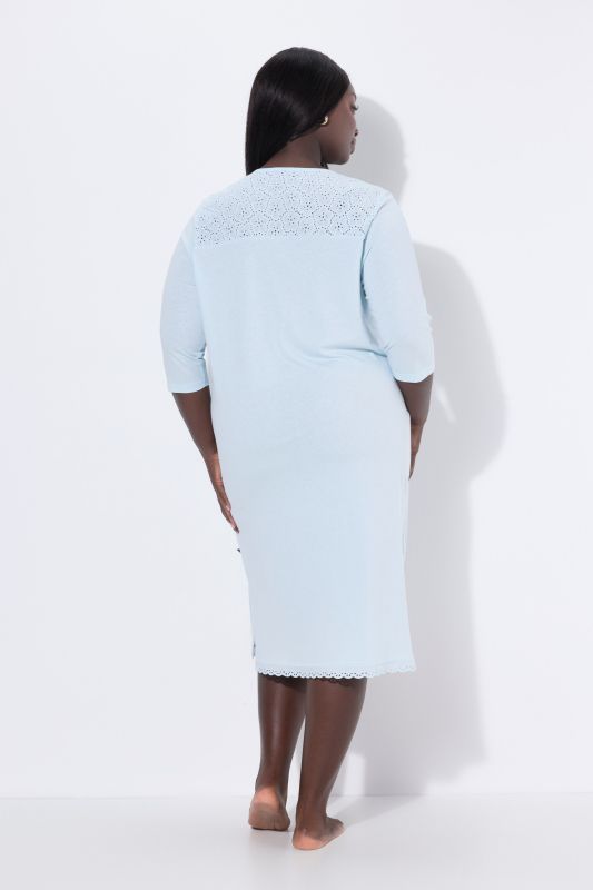 Chemise de nuit à col rond et manches 3/4, broderie ajourée et pli décoratif