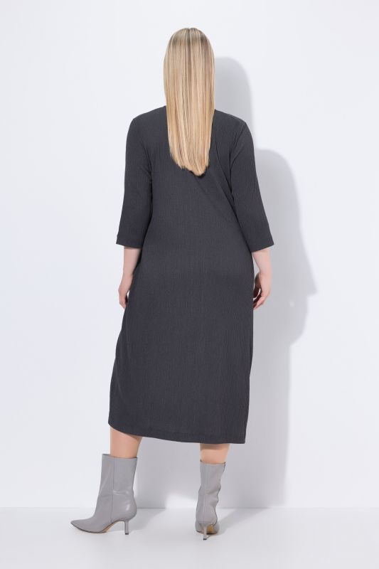 Robe portefeuille, longueur midi, décolleté en V et manches 3/4, ceinture à nouer