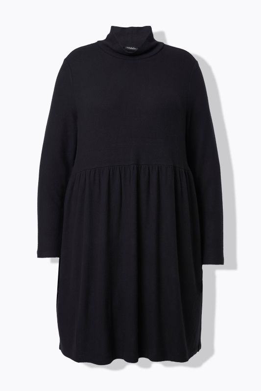 Robe en maille, manches longues et col montant, coupe évasée
