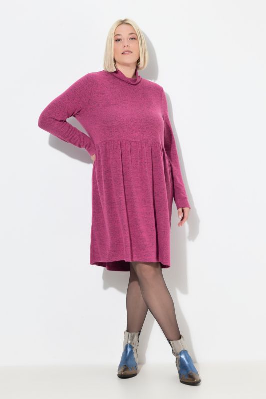 Robe en maille, manches longues et col montant, coupe évasée