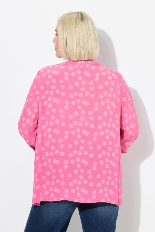 Blouse smockée avec motif à pois, col tunisien et manches longues, coupe évasée