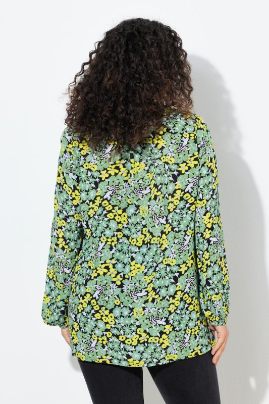Blouse smockée avec motif à fleurs, décolleté rond et manches longues, coupe évasée