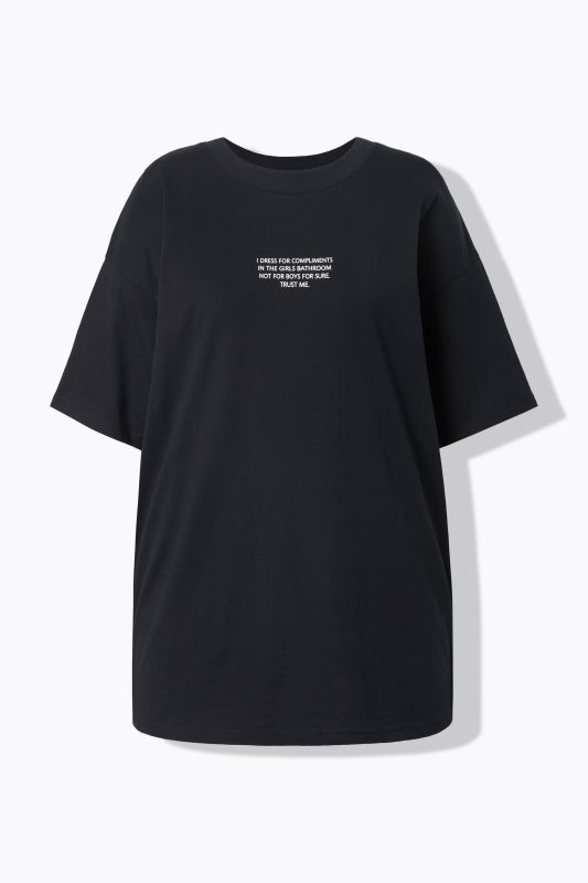T-shirt oversize, message imprimé et écusson dans le dos