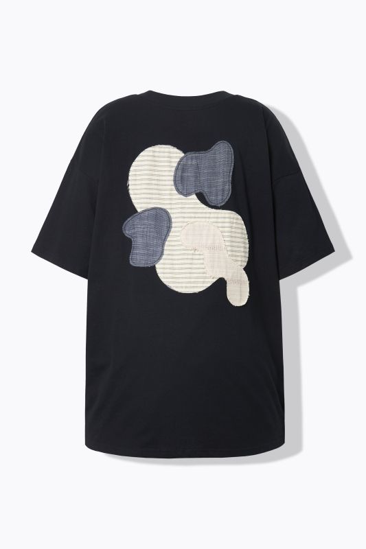 T-shirt oversize, message imprimé et écusson dans le dos