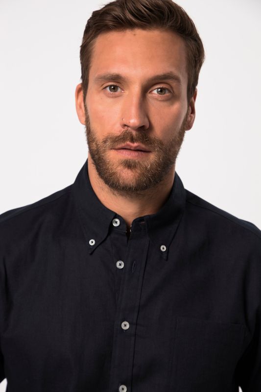 Chemise en lin mélangé. Manches longues et col à pointes boutonnées - coupe Modern Fit