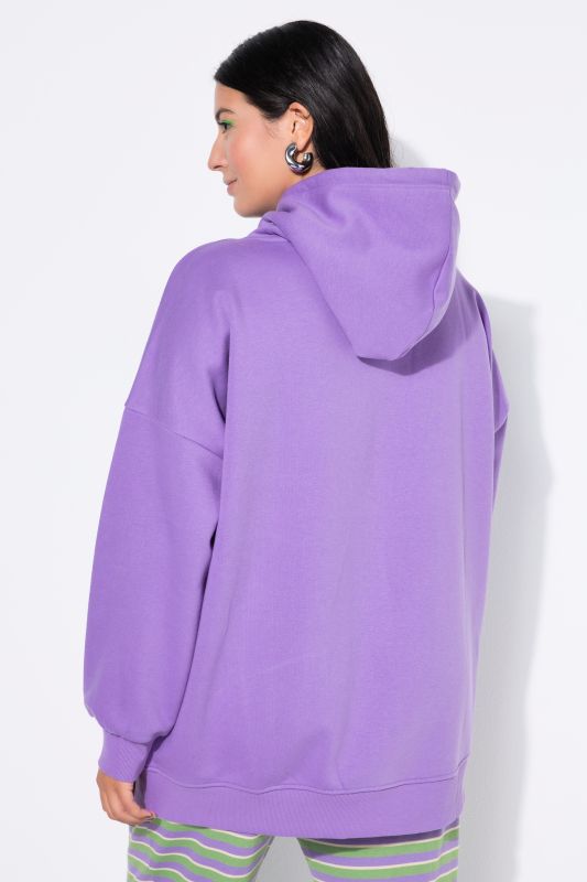 Sweat à capuche oversize. Lettrage en bouclette