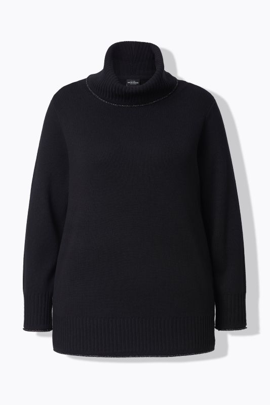 Pull à manches longues et bord roulé pailleté. Coupe évasée et col roulé