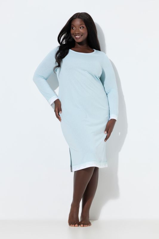 Chemise de nuit oversized, avec dentelle. Col rond et manches longues.
