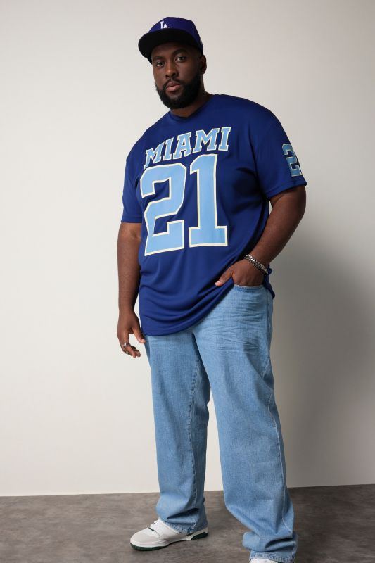 T-shirt STHUGE oversized à manches courtes, avec imprimé Football - jusqu'au 8 XL