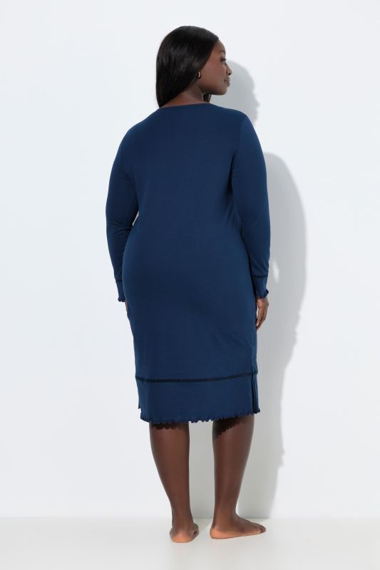 Chemise de nuit à col rond et manches longues, ourlet creux et bord ondulé