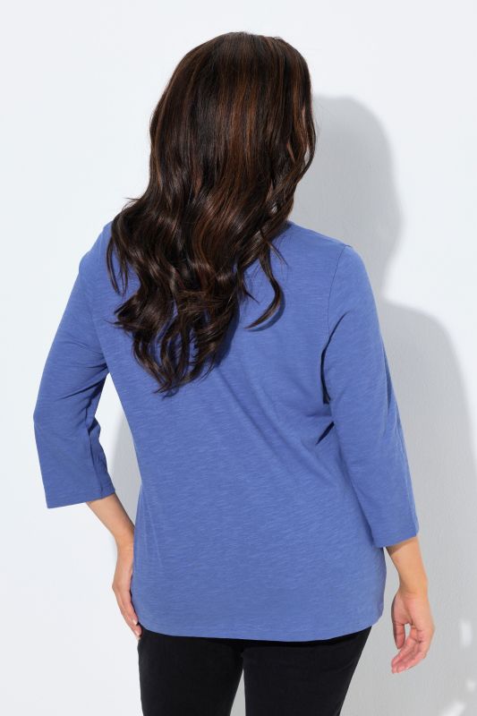 T-shirt Ciao Bella. Manches 3/4 et décolleté en V. Coupe Classic Fit.