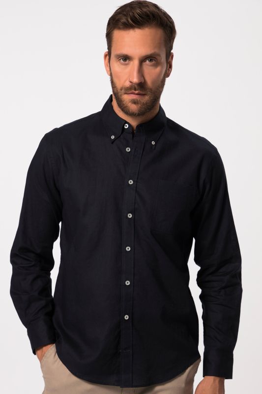 Chemise en lin mélangé. Manches longues et col à pointes boutonnées - coupe Modern Fit