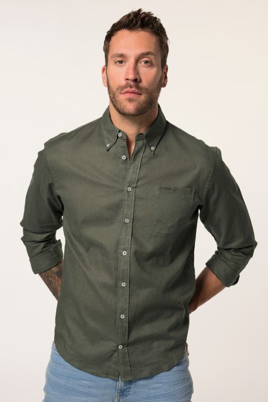 Chemise en lin mélangé. Manches longues et col à pointes boutonnées - coupe Modern Fit