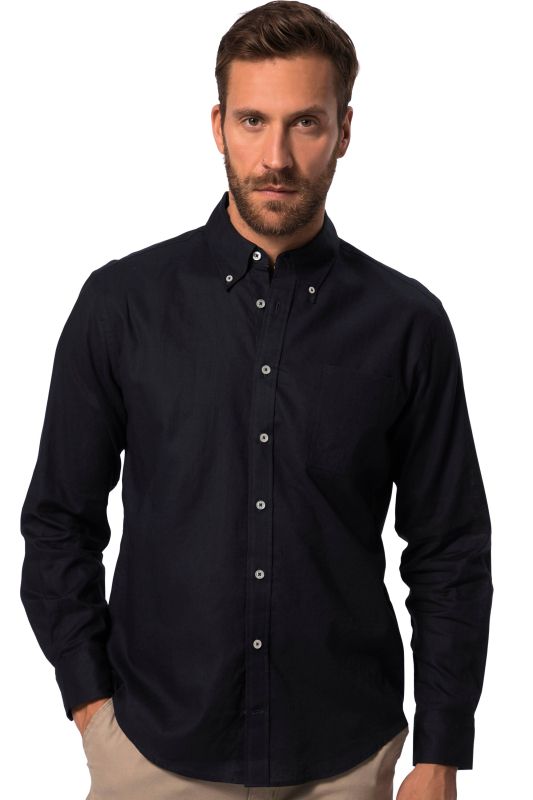 Chemise en lin mélangé. Manches longues et col à pointes boutonnées - coupe Modern Fit