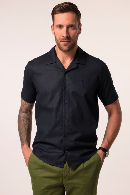 Chemise en lin mélangé, manches courtes et col cubain, coupe Modern Fit