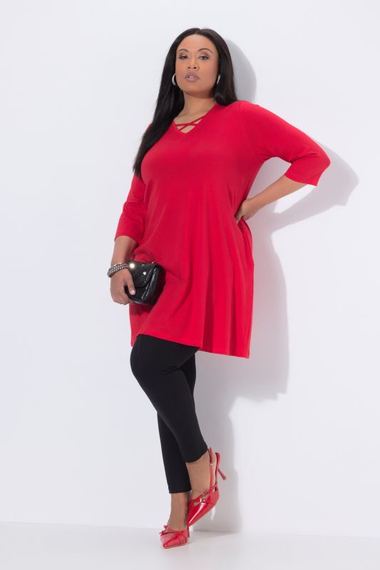 T-shirt long, coupe évasée. Manches 3/4, col V à rubans fantaisie