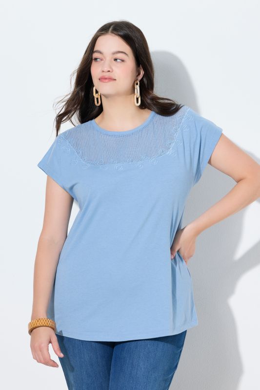 T-shirt en coton bio, empiècement en crochet, col rond et manches courtes