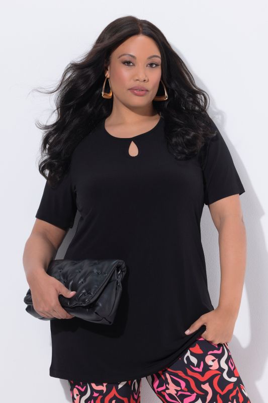 T-shirt long à manches courtes, col rond avec découpe « trou de serrure », coupe évasée