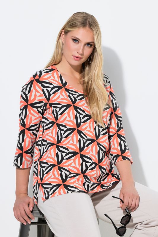 T-shirt imprimé graphique, décolleté en V et manches 3/4, coupe évasée