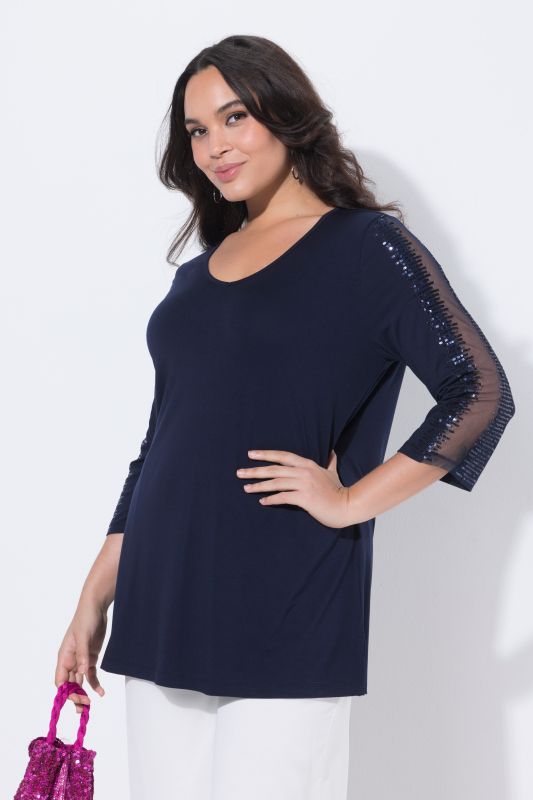 T-shirt décolleté en V et manches 3/4, manches avec bande en mesh habillée de paillettes