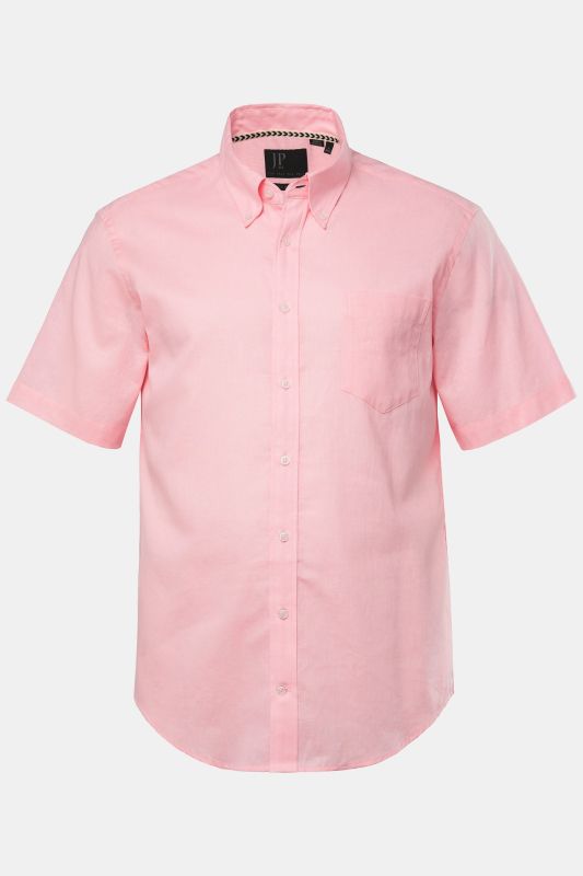 Chemise en lin mélangé. Manches courtes et col à pointes boutonnées. Coupe Modern Fit.