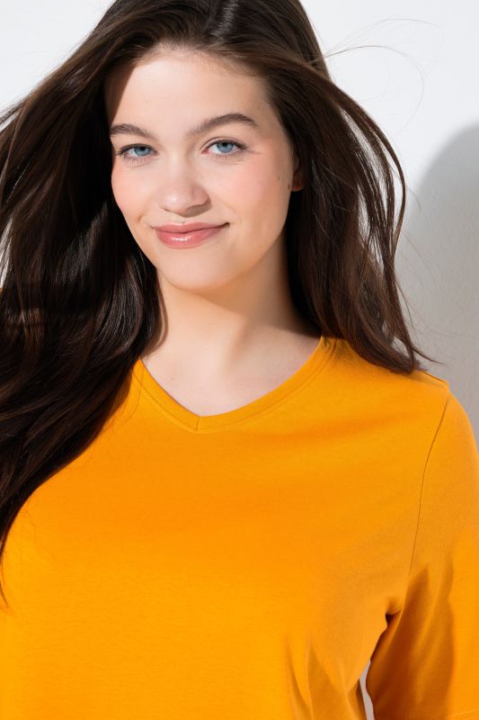 T-shirts en coton bio. Col en V et manches courtes. Lot de 2