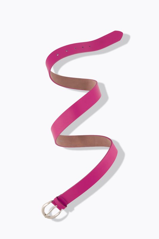 Ceinture en cuir véritable. Longueur jusqu'à 155 cm