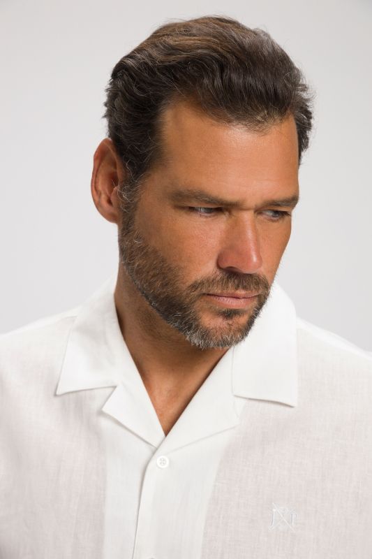 Chemise en lin mélangé, manches courtes et col cubain, coupe Modern Fit