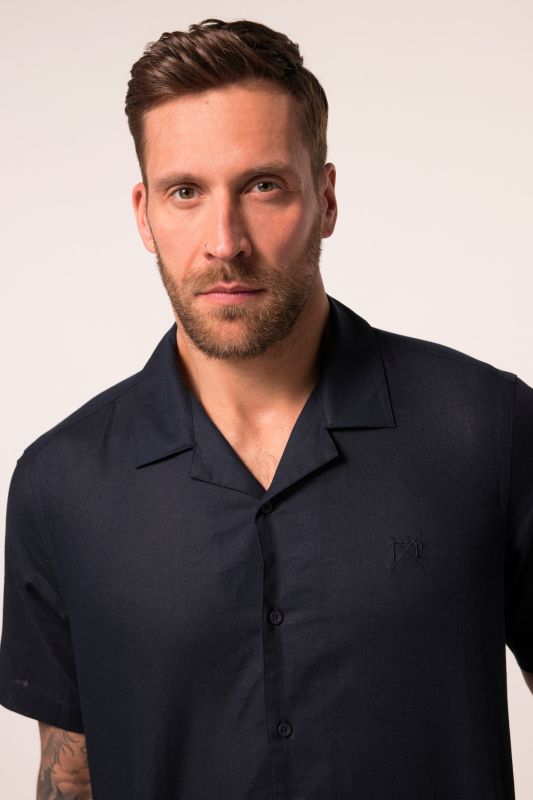 Chemise en lin mélangé, manches courtes et col cubain, coupe Modern Fit