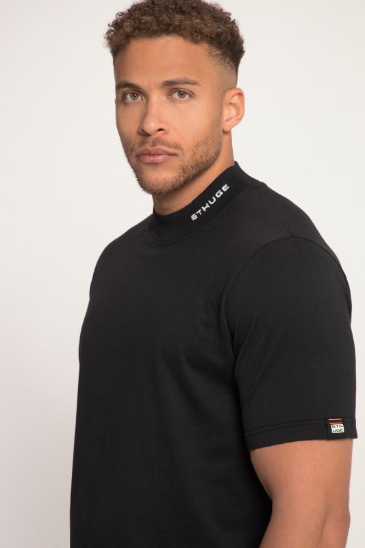 T-shirt STHUGE à manches courtes, petit col montant. Disponible jusqu'au 8XL.