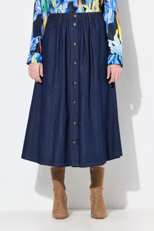 Jupe en jean, coupe évasée. Taille élastique. Boutons fantaisie
