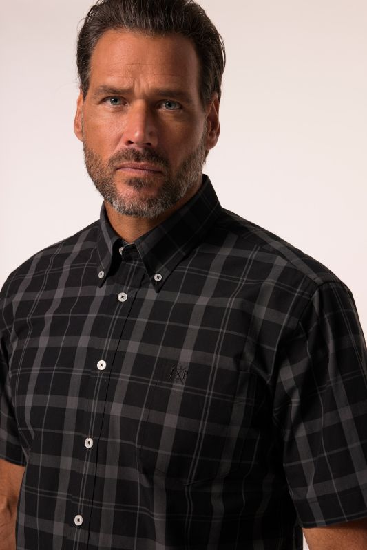 Chemise à carreaux. Manches courtes et col à pointes boutonnées. Coupe Modern Fit.