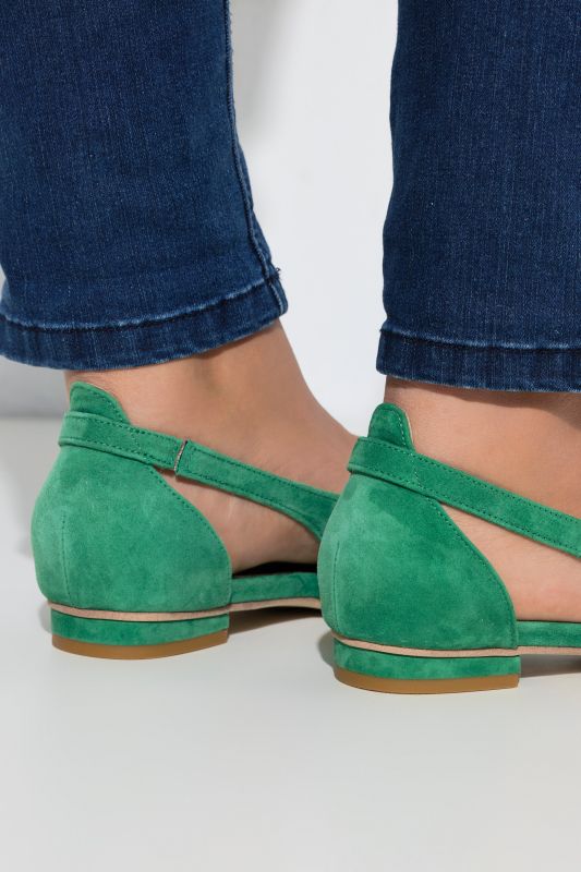 Ballerines en cuir, découpe, largeur H