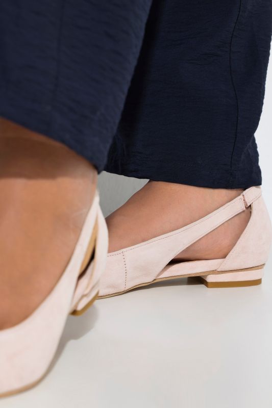 Ballerines en cuir, découpe, largeur H