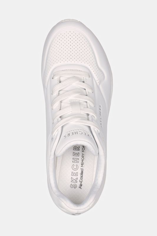 Sneakers Skechers UNO en similicuir. Mousse à mémoire de forme. Largeur confortable