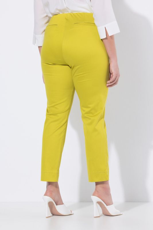 Pantalon, jambe slim. Taille élastique. Plis fantaisie. Petites fentes aux chevilles