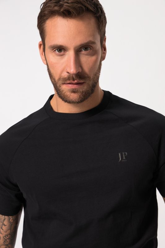 T-shirt à manches courtes. Col rond, collection Basic. Jusqu'au 8XL.