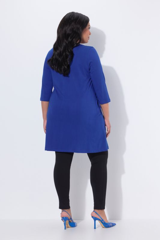 T-shirt long, coupe évasée. Manches 3/4, col V à rubans fantaisie