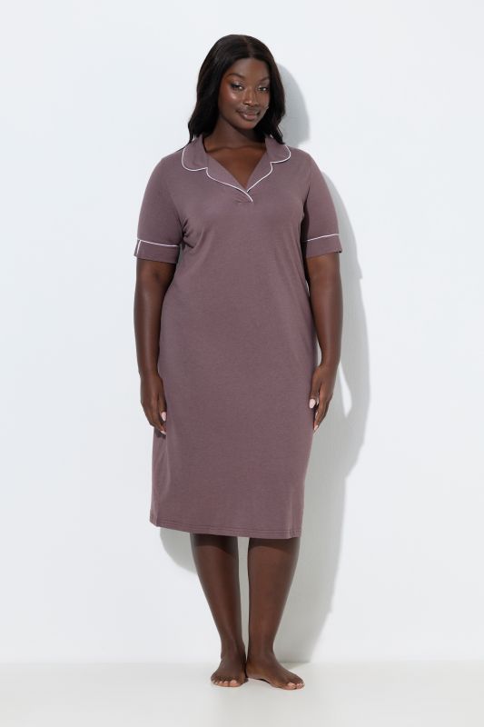 Chemise de nuit, col à revers et manches courtes, passepoils fantaisie