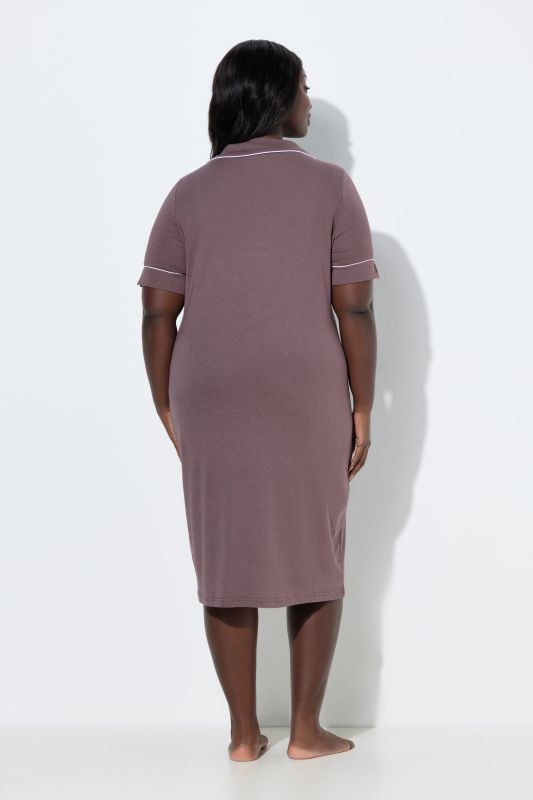 Chemise de nuit, col à revers et manches courtes, passepoils fantaisie