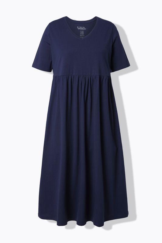 Robe maxi, coupe évasée. Décolleté V, manches courtes. Poches